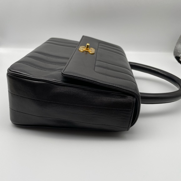 Chanel - Picture 5 of 16